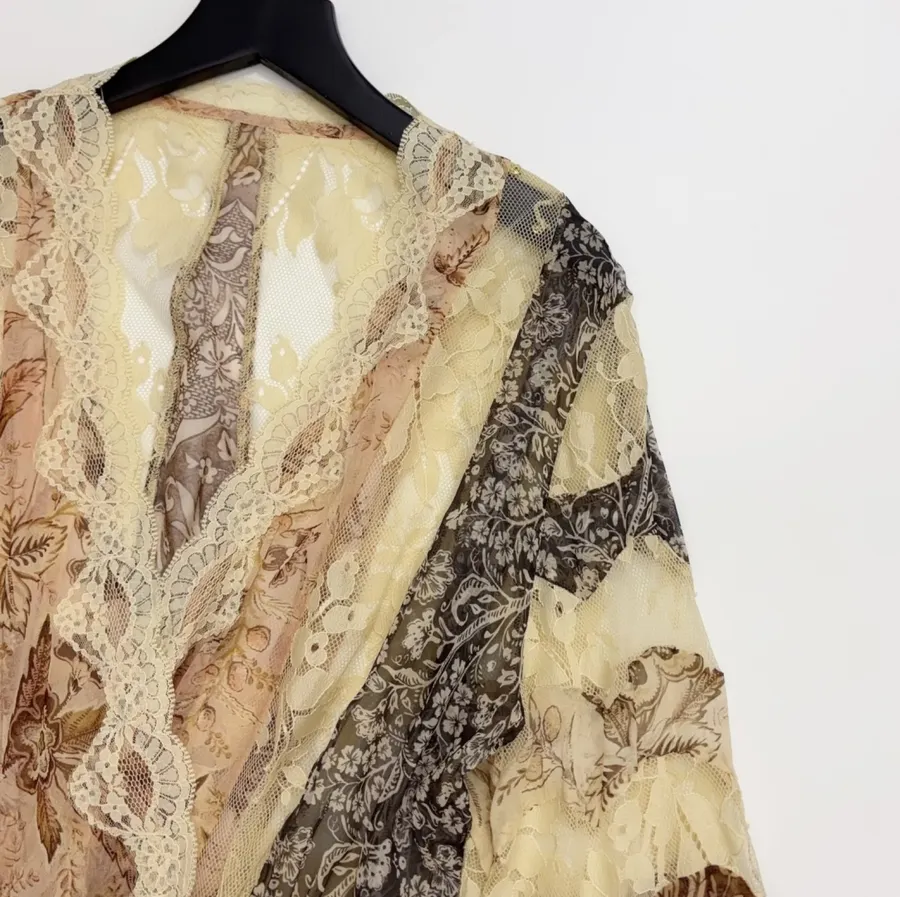 Lace Trumpet-Sleeve Bodycon Short Dress in Beige, product view 04