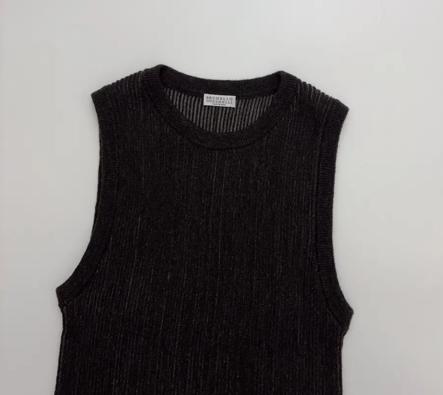 Round-Neck Sleeveless Knit Vest, Slim-Fit Top in Black, product view 04
