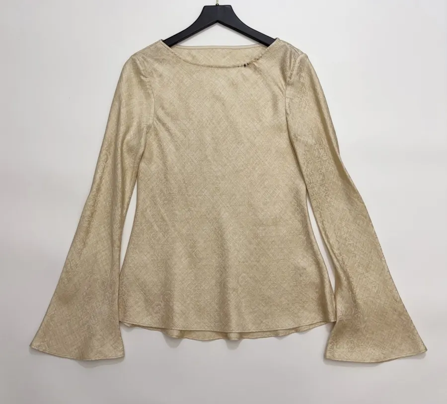 Retro-style Merino Wool Blend Jacquard Slim-fit One-shoulder Round-neck Long-sleeve Shirt in Oatmeal, product view 01