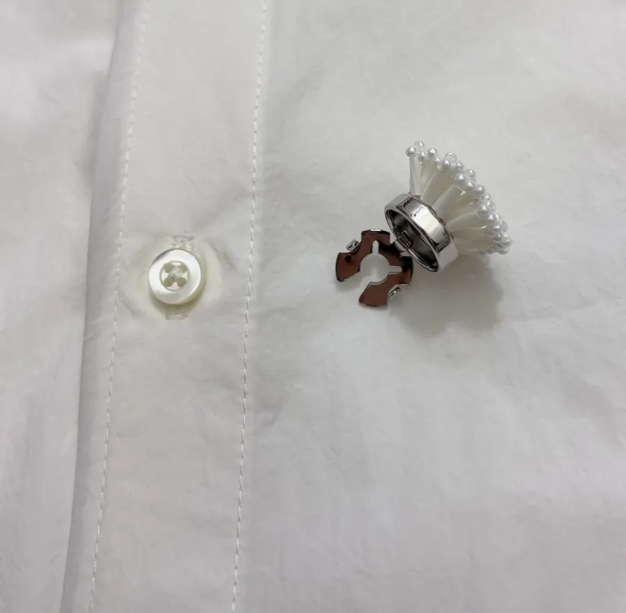 Loose Long-sleeve Shirt in White, product view 09