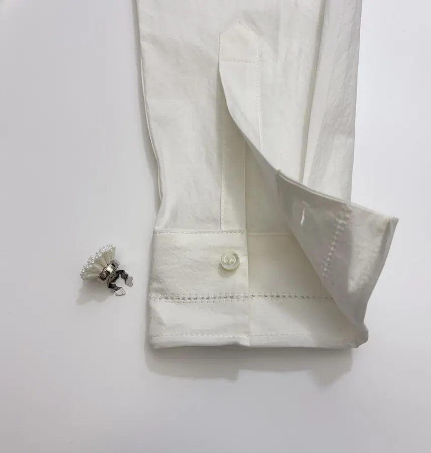 Loose Long-sleeve Shirt in White, product view 21