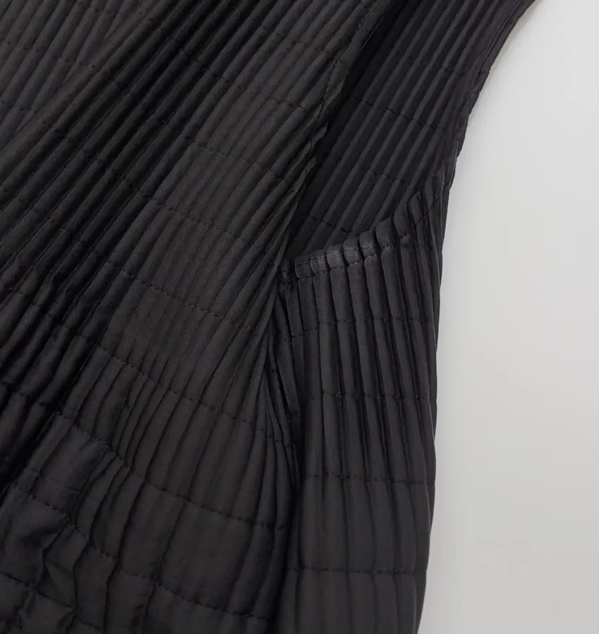 Plaid Side-Slit Overlapping Collar Tie-Style V-Neck Sleeveless Vest Jacket in Black, product view 05