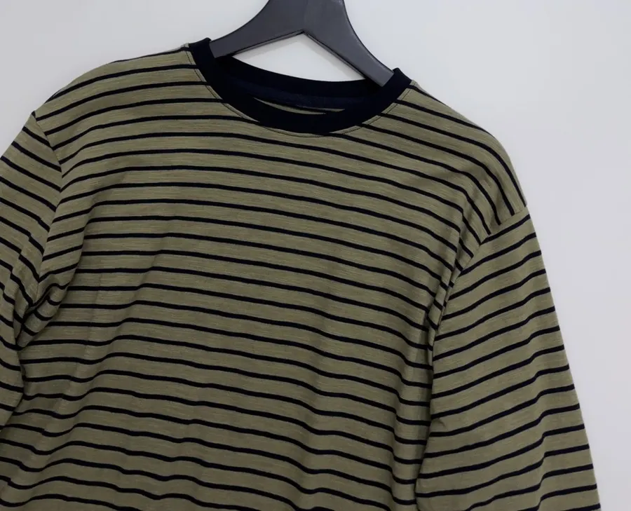 Japanese-style Letter-striped Crewneck Loose Long-sleeve T-shirt in Olive Green, product view 02