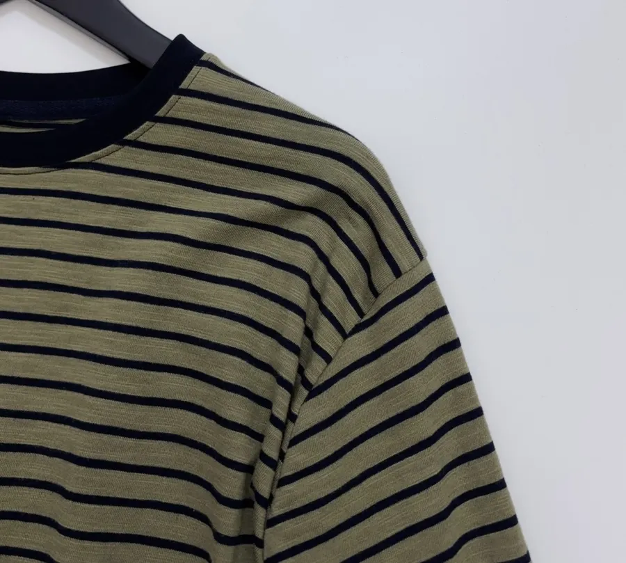Japanese-style Letter-striped Crewneck Loose Long-sleeve T-shirt in Olive Green, product view 03