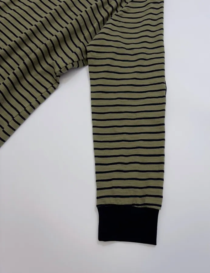 Japanese-style Letter-striped Crewneck Loose Long-sleeve T-shirt in Olive Green, product view 04