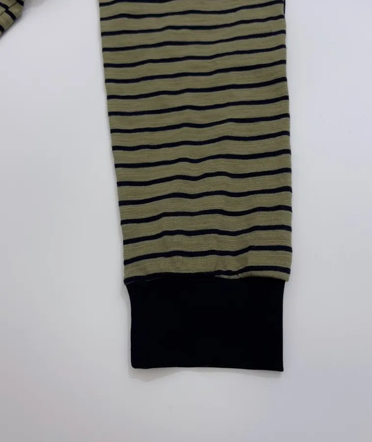 Japanese-style Letter-striped Crewneck Loose Long-sleeve T-shirt in Olive Green, product view 05