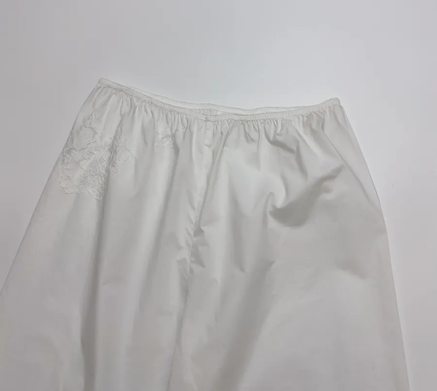 White Lace-Trim Pull-On Straight-Leg Trousers in White, product view 02