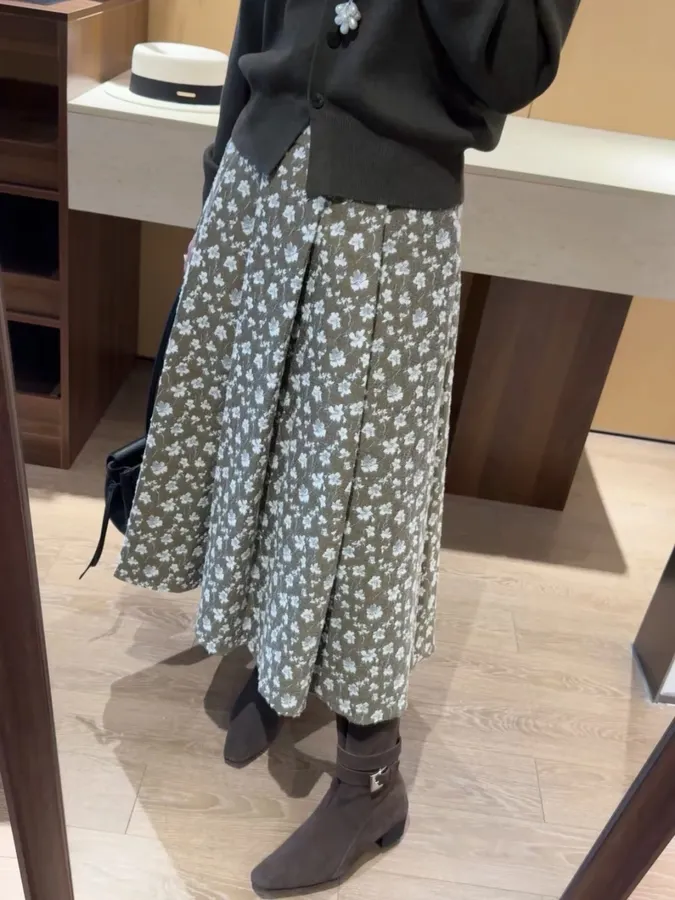 Green Floral Tweed Pleated A-Line Midi Skirt in Green, product view 01