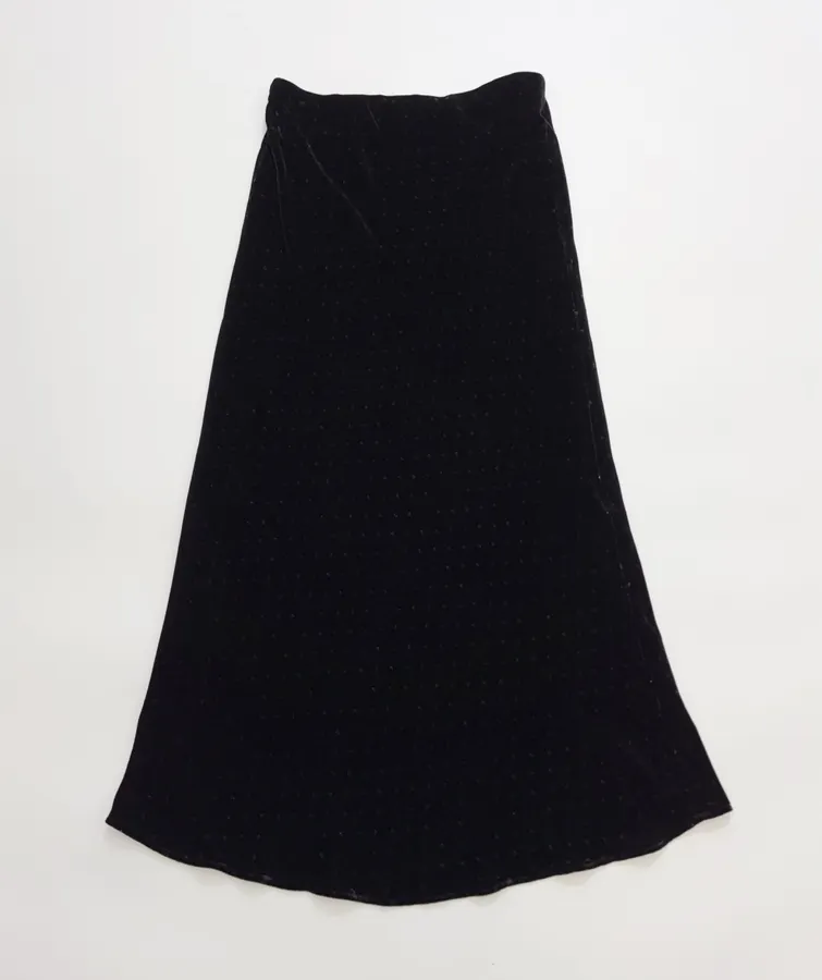 Retro Niche Black Mulberry Silk Polka-dot Velvet Elegant High-waisted Skirt in Black, product view 01