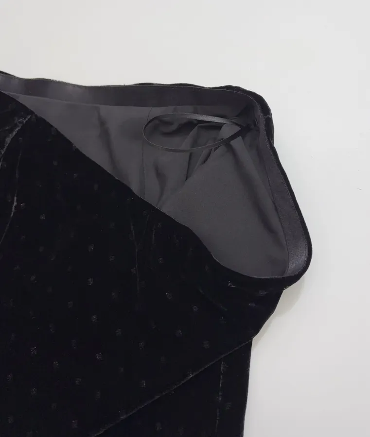 Retro Niche Black Mulberry Silk Polka-dot Velvet Elegant High-waisted Skirt in Black, product view 04