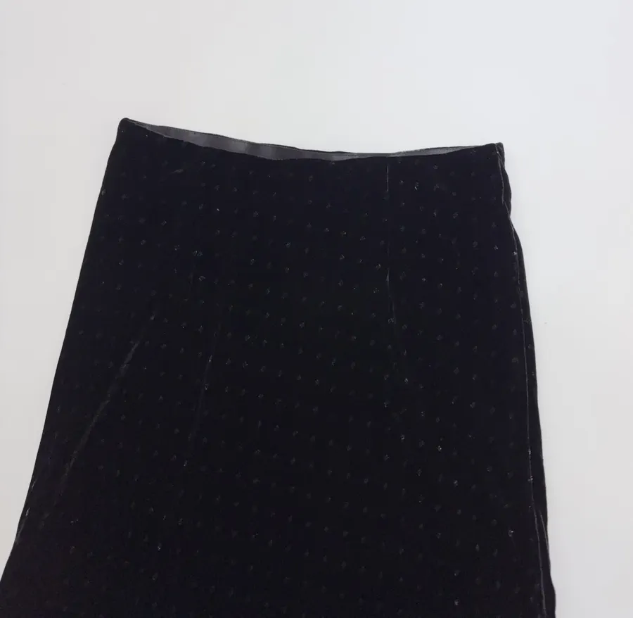 Retro Niche Black Mulberry Silk Polka-dot Velvet Elegant High-waisted Skirt in Black, product view 14