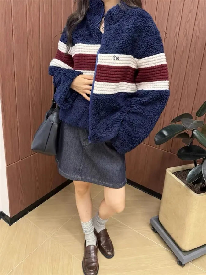 Casual Chain-Embellished Crocheted Velvet Sports Jacket in Navy, product view 01