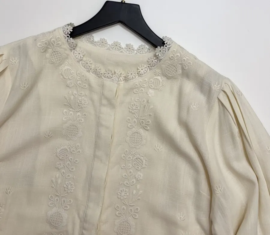 French Retro Embroidered Flower Vacation-Style Long-Sleeve Shirt in Off-White, product view 03