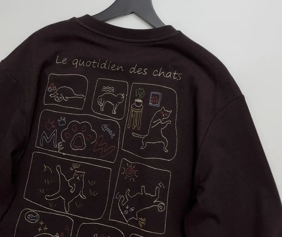 Retro Cute Little Cat Embroidery Design Soft Cotton Loose-fit Crewneck Long-sleeve T-shirt in Dark Brown, product view 11