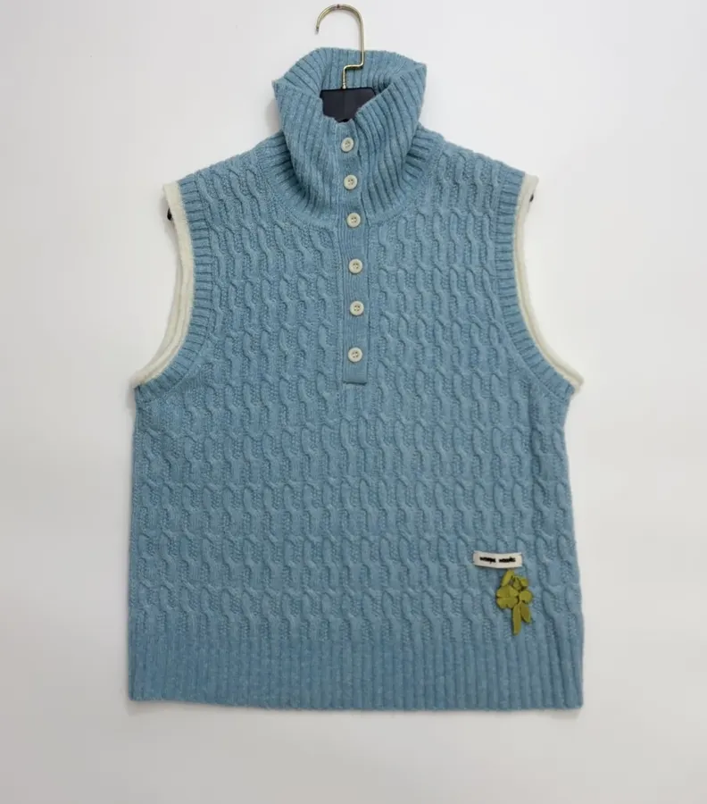 Niche Color-Block Cable-Knit Vest in Light Blue, product view 01