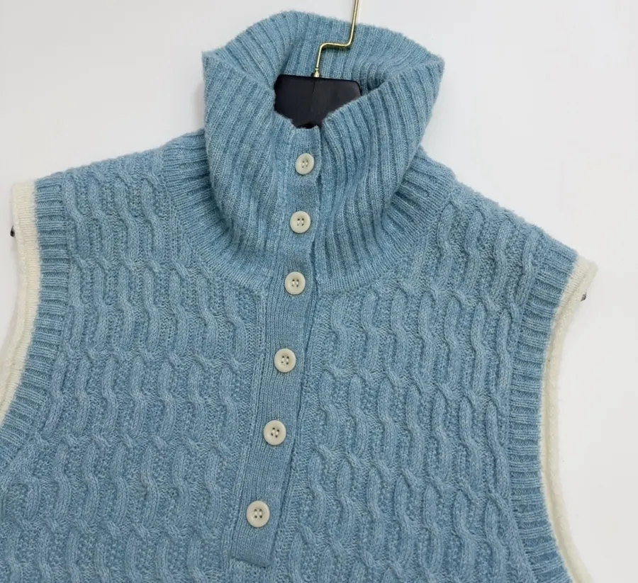 Niche Color-Block Cable-Knit Vest in Light Blue, product view 02