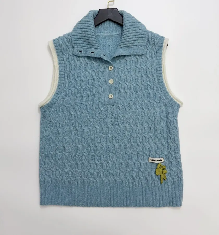 Niche Color-Block Cable-Knit Vest in Light Blue, product view 05
