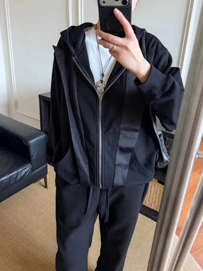 MM6 Maison Margiela Black contrast-panel relaxed hooded zip-up jacket in Black, product view