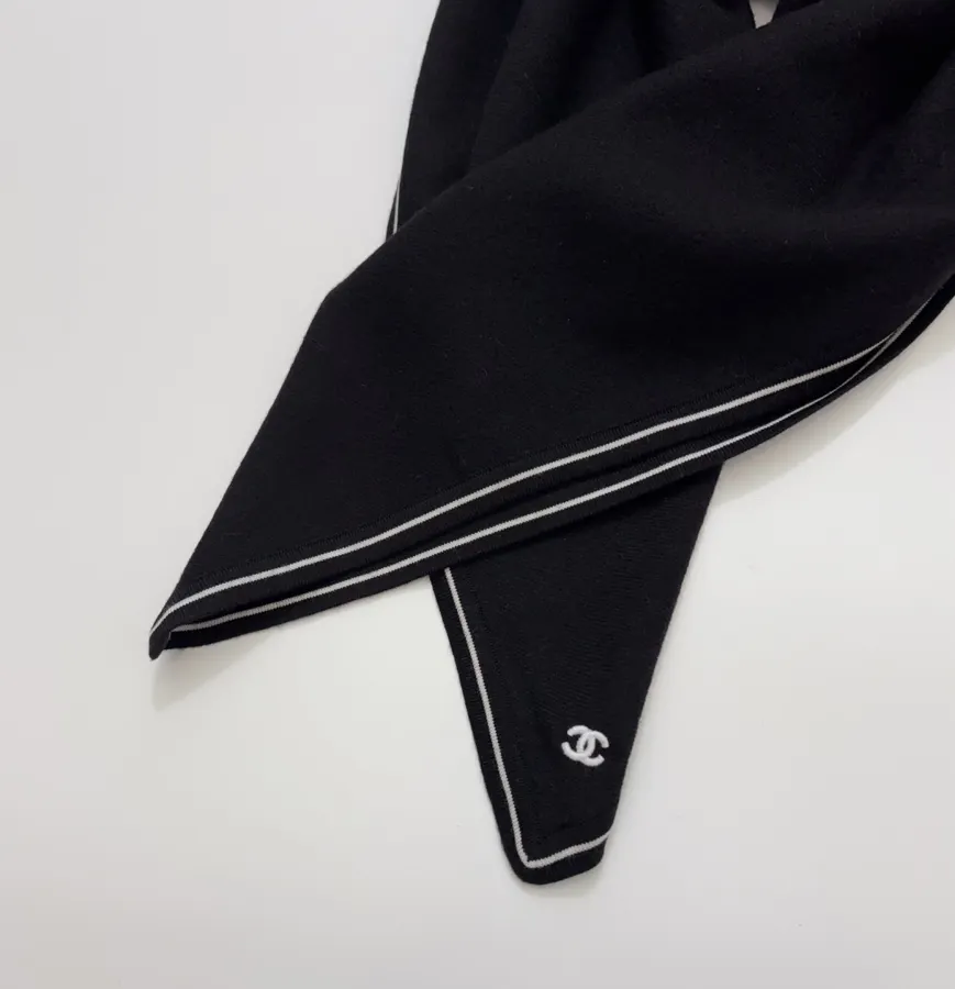 CHANEL Black square scarf in Black, product view 02