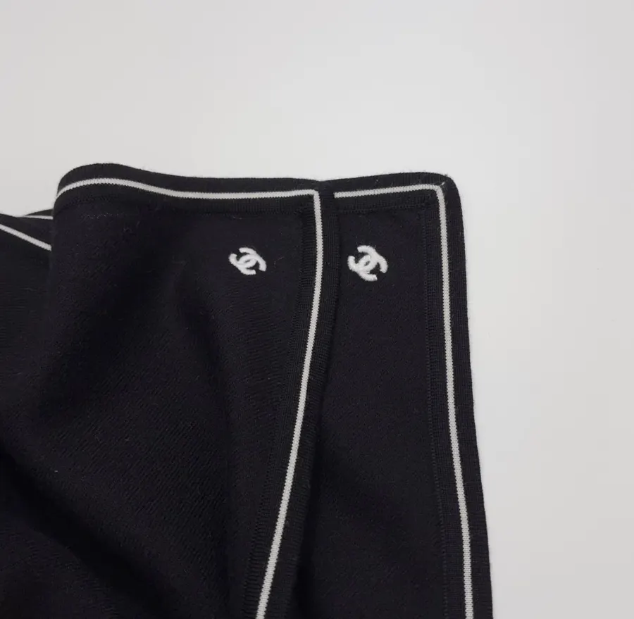CHANEL Black square scarf in Black, product view 03