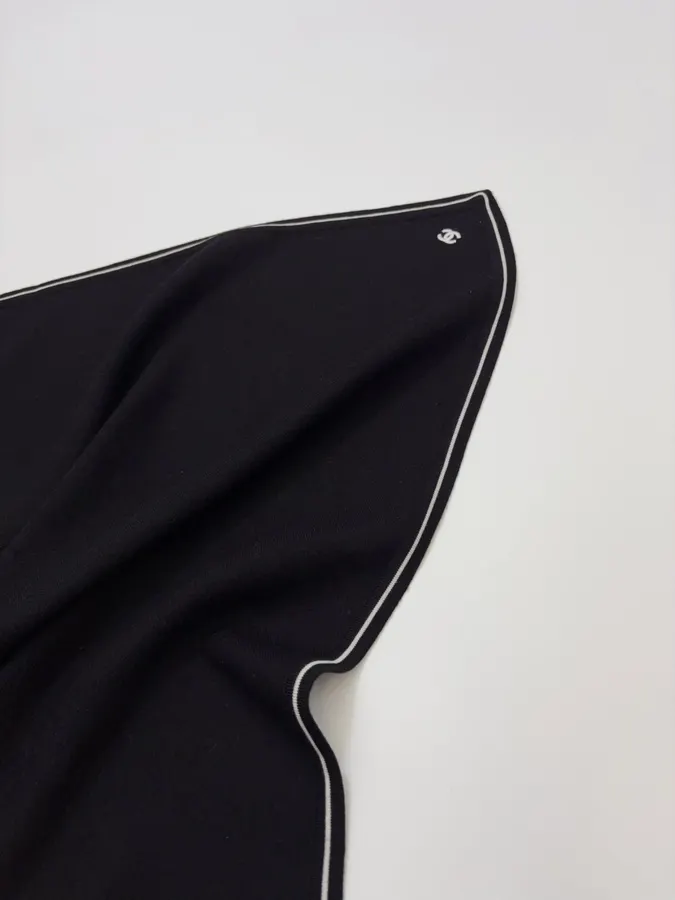 CHANEL Black square scarf in Black, product view 04