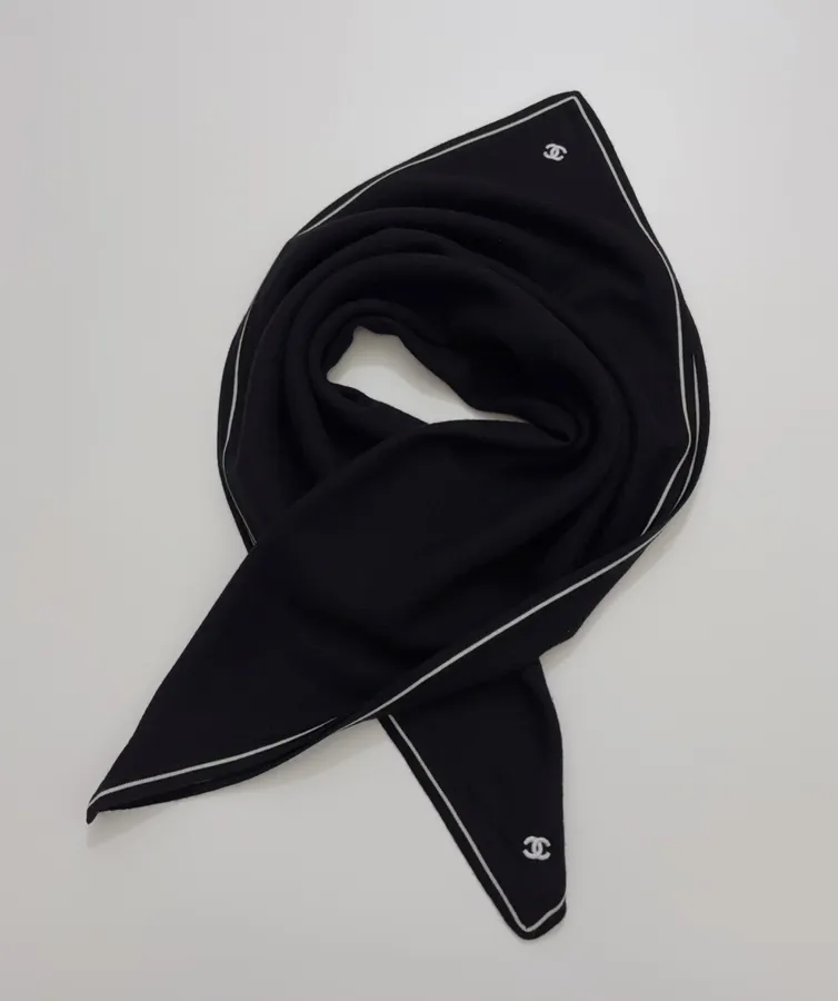 CHANEL Black square scarf in Black, product view 08