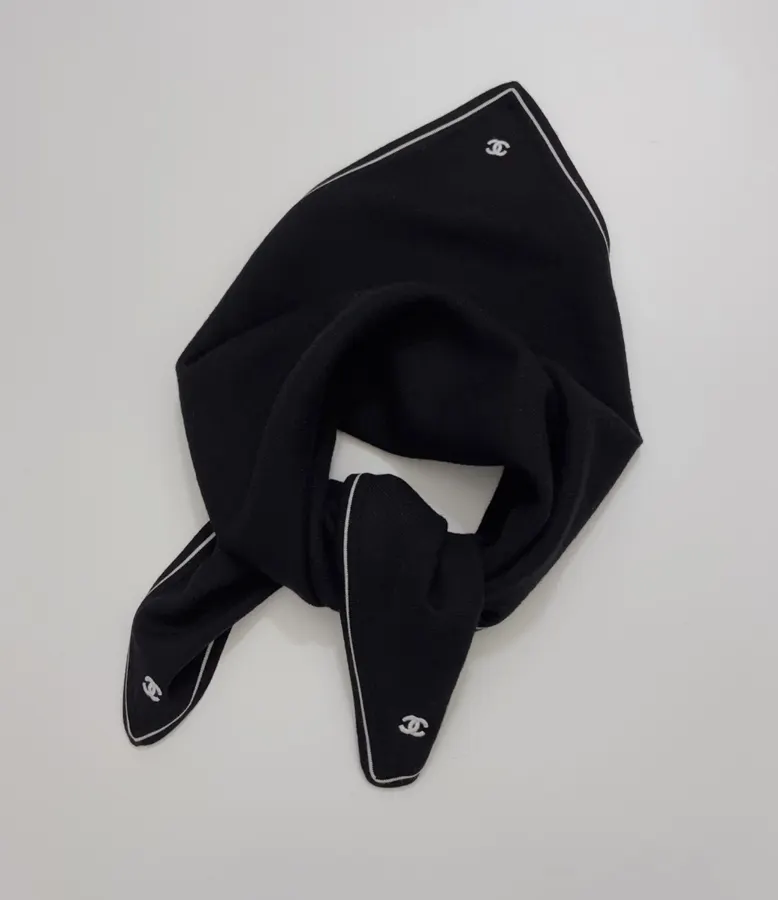 CHANEL Black square scarf in Black, product view 09