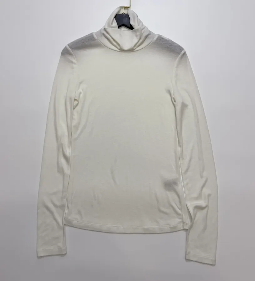 LE 17 SEPTEMBRE Solid-color fitted long-sleeve base layer T-shirt in As Shown, product view 02