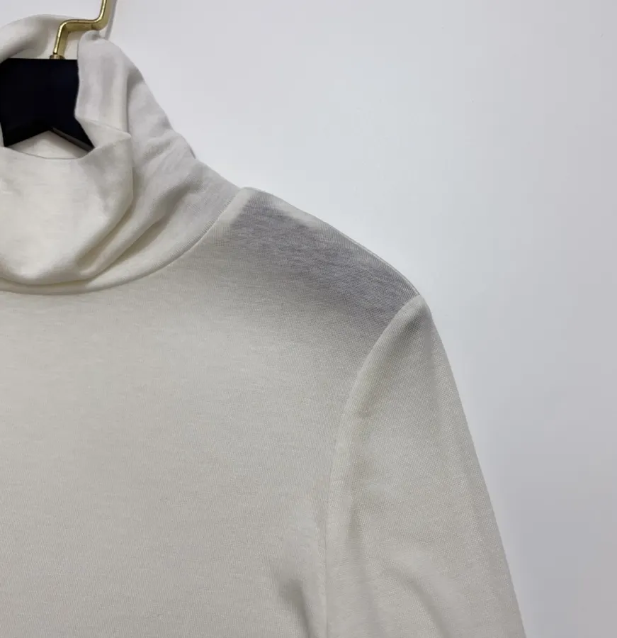 LE 17 SEPTEMBRE Solid-color fitted long-sleeve base layer T-shirt in As Shown, product view 04