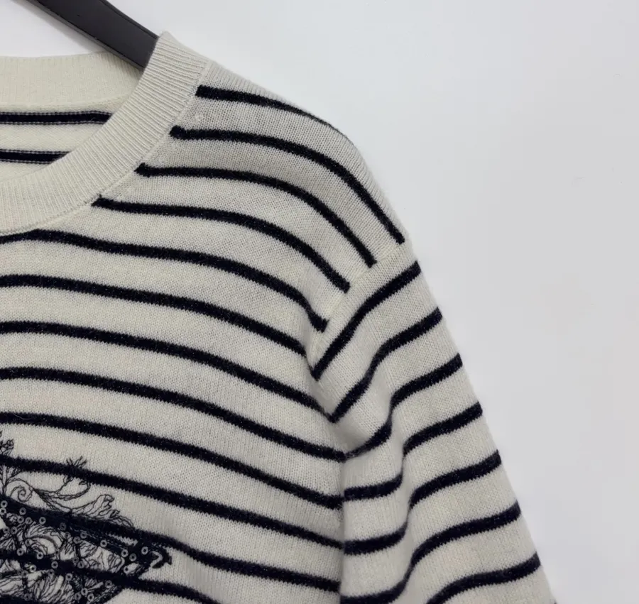 Star-pattern striped round-neck long-sleeve knit top in As Shown, product view 03