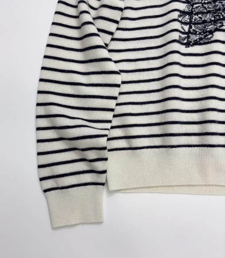 Star-pattern striped round-neck long-sleeve knit top in As Shown, product view 09