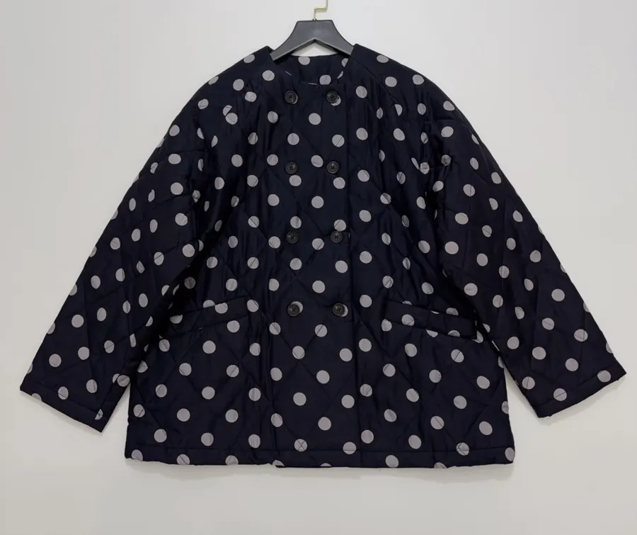 小众 剪标 波点双排扣圆领棉服 混纺宽松通勤菱格加棉外套，As Shown，产品主图
