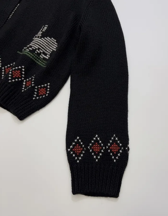 Limited-edition retro rabbit jacquard cropped cardigan, black diamond-quilted pattern, crew neck, relaxed knit jacket in Black, product view 04