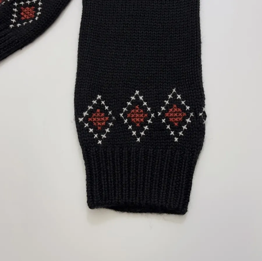 Limited-edition retro rabbit jacquard cropped cardigan, black diamond-quilted pattern, crew neck, relaxed knit jacket in Black, product view 05