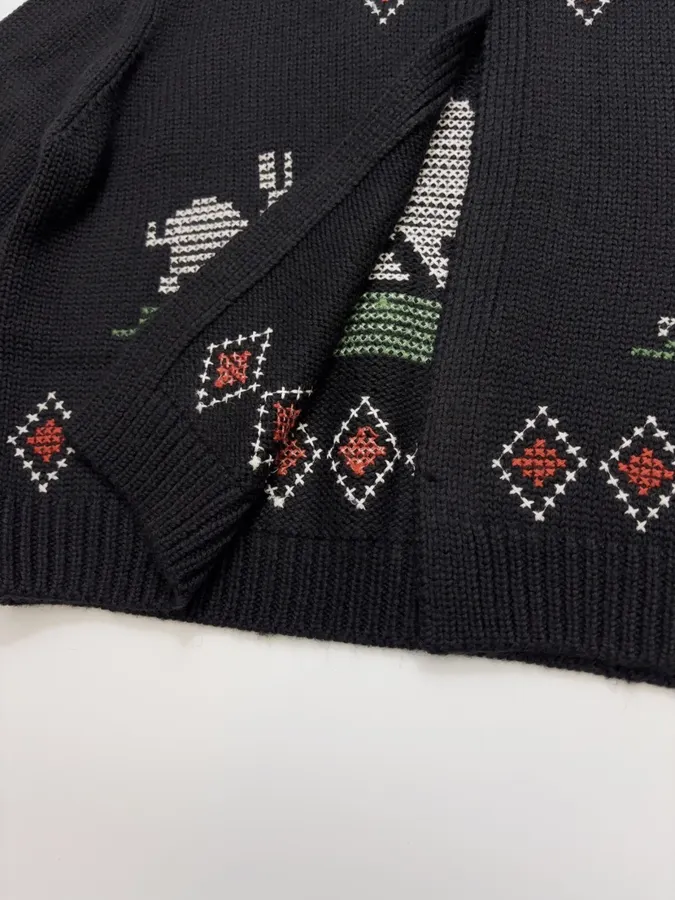 Limited-edition retro rabbit jacquard cropped cardigan, black diamond-quilted pattern, crew neck, relaxed knit jacket in Black, product view 10