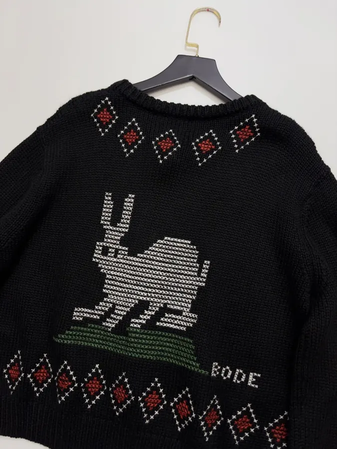 Limited-edition retro rabbit jacquard cropped cardigan, black diamond-quilted pattern, crew neck, relaxed knit jacket in Black, product view 15