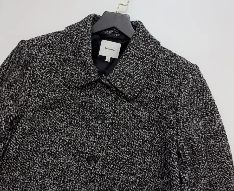 Reformation 灰色粗花呢毛绒翻领系带夹克，Grey，商品图 18