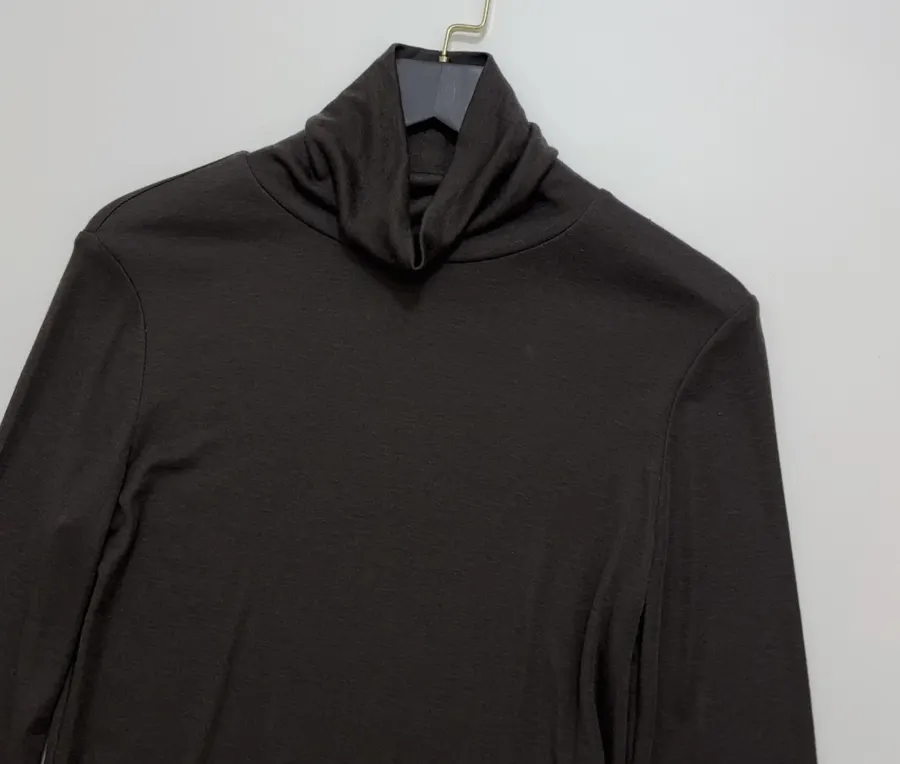LE 17 SEPTEMBRE Solid-color fitted long-sleeve base layer T-shirt in As Shown, product view 02