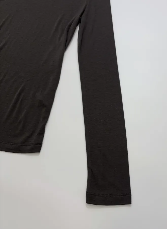 LE 17 SEPTEMBRE Solid-color fitted long-sleeve base layer T-shirt in As Shown, product view 04