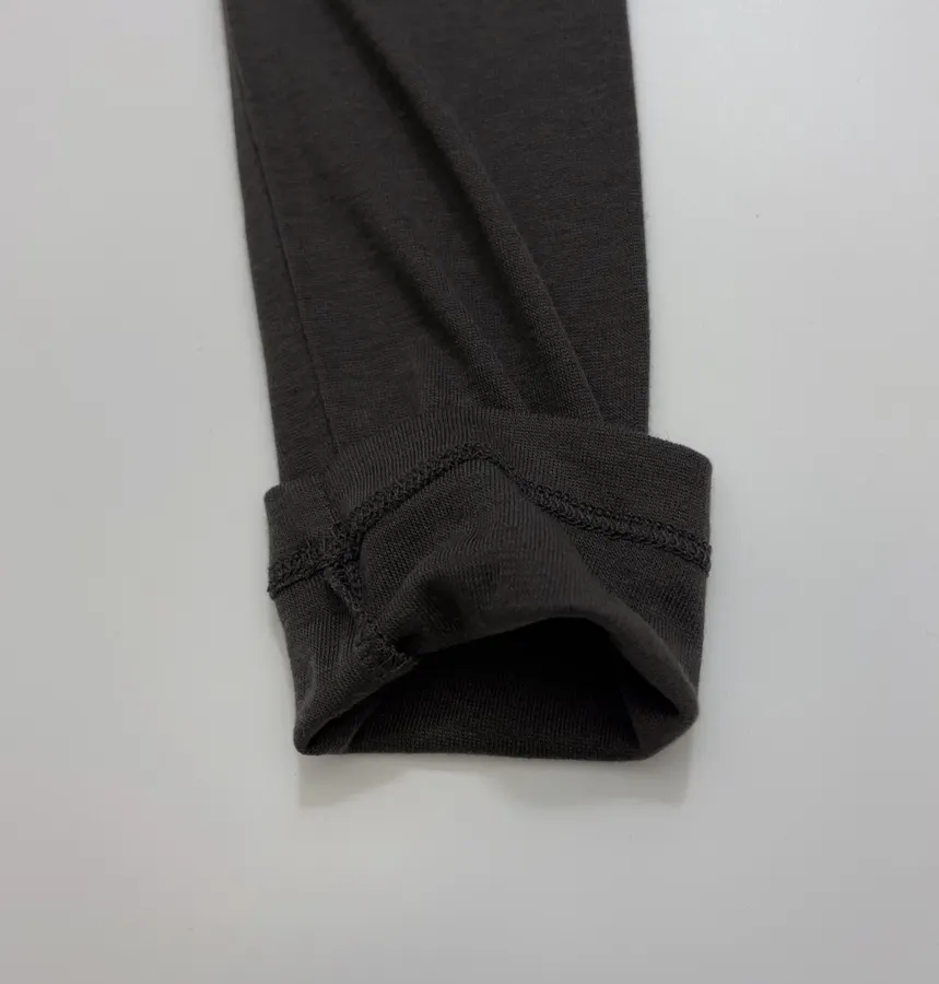 LE 17 SEPTEMBRE Solid-color fitted long-sleeve base layer T-shirt in As Shown, product view 06