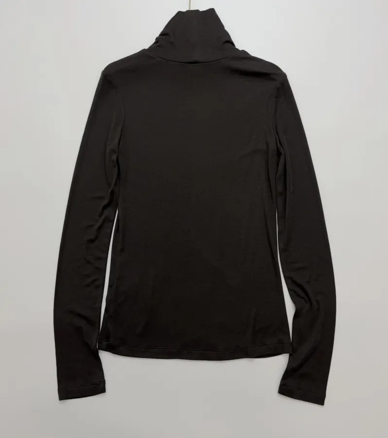 LE 17 SEPTEMBRE Solid-color fitted long-sleeve base layer T-shirt in As Shown, product view 09