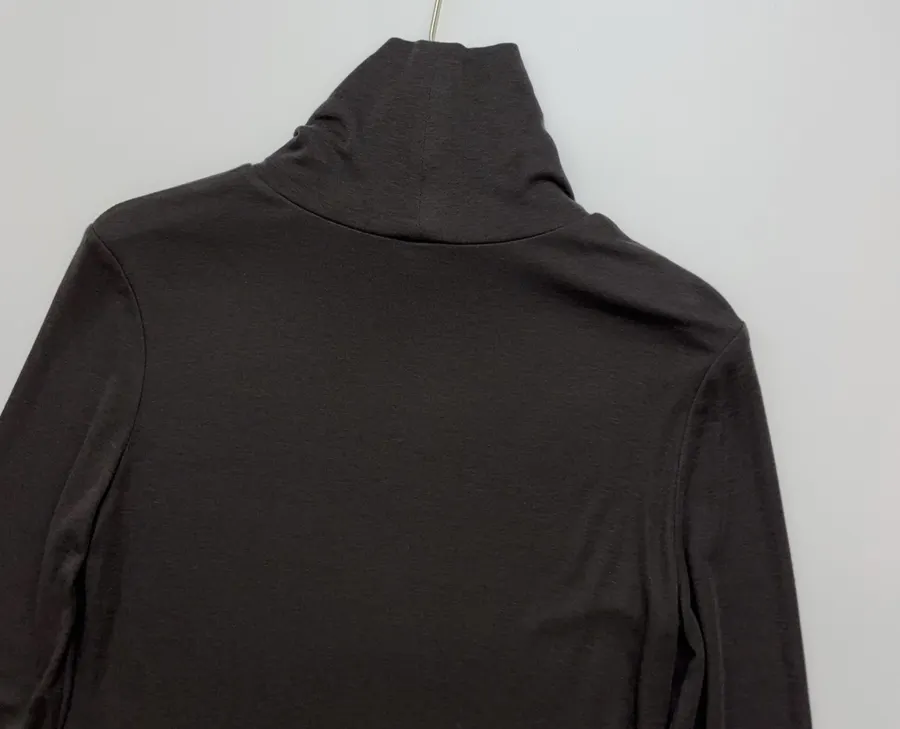 LE 17 SEPTEMBRE Solid-color fitted long-sleeve base layer T-shirt in As Shown, product view 10