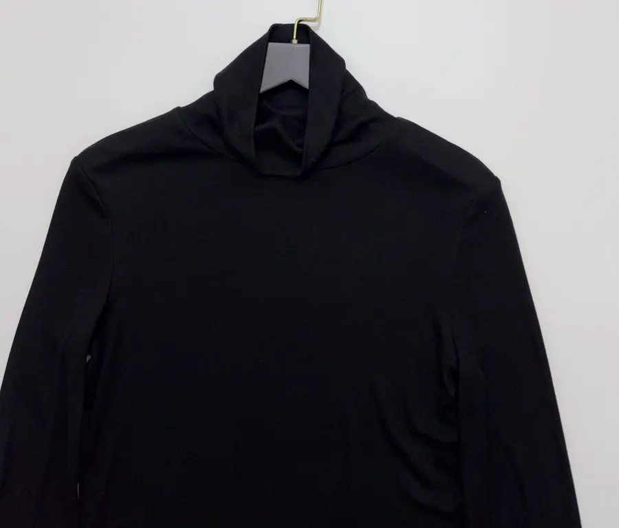 LE 17 SEPTEMBRE Solid-color fitted long-sleeve t-shirt in As Shown, product view 02