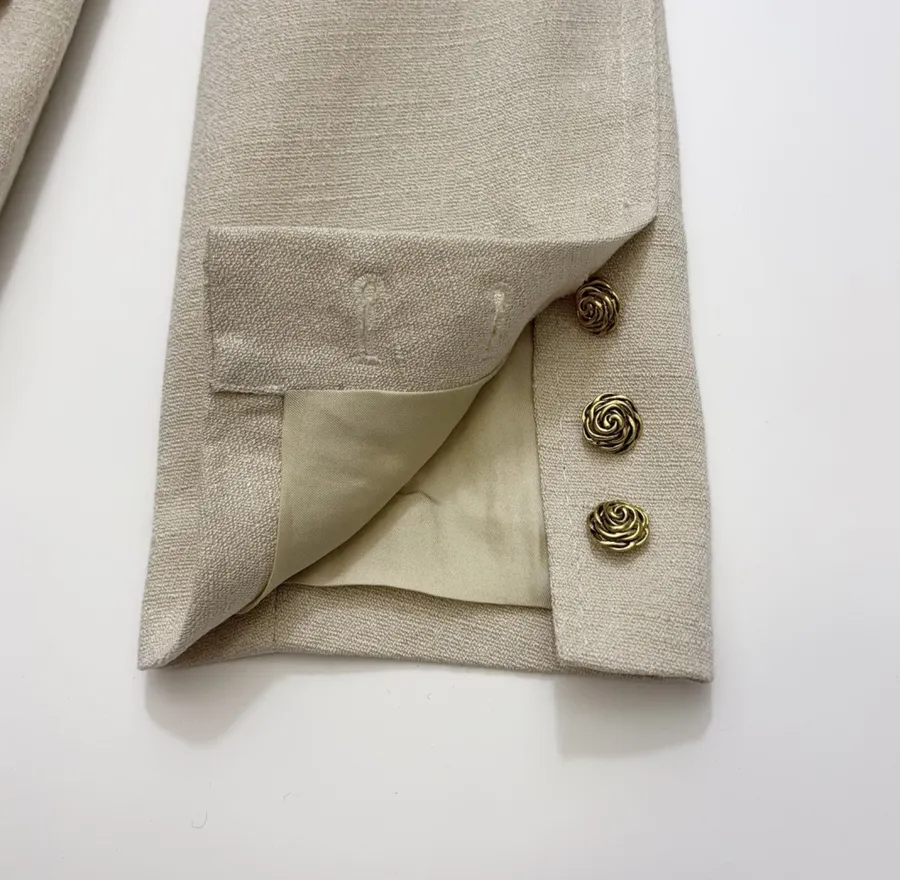 CHANEL Beige-tan collarless tweed jacket with vintage rose-gold buttons in 杏色, product view 11