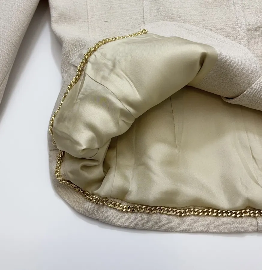 CHANEL Beige-tan collarless tweed jacket with vintage rose-gold buttons in 杏色, product view 14