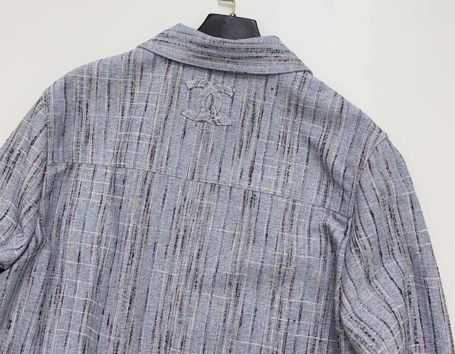 CHANEL 蓝色混色粗花呢衬衫外套｜金色扣翻领工装风小香风廓形上衣，蓝色，商品图 15