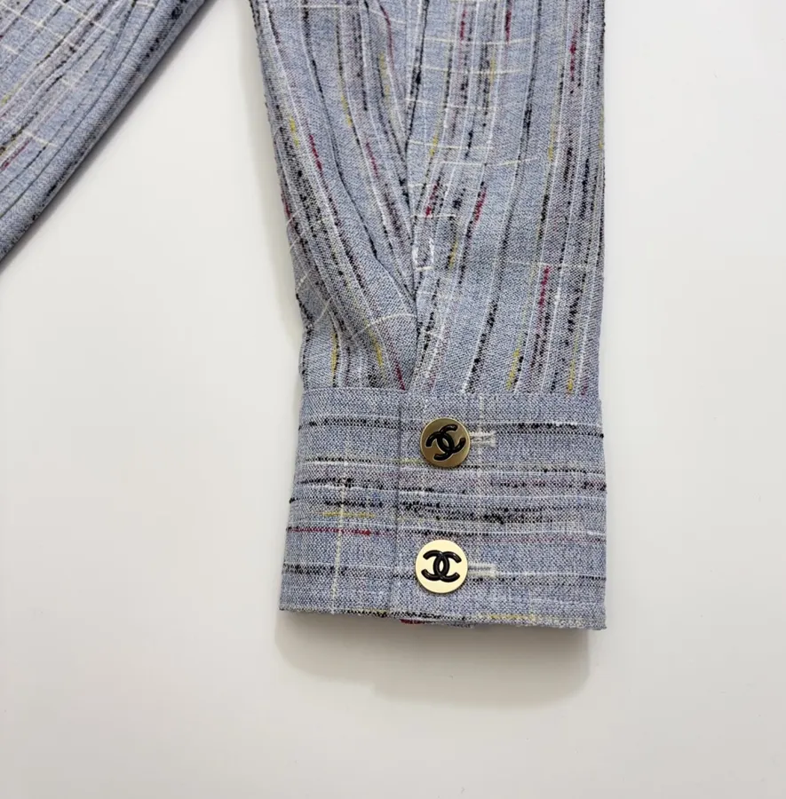 CHANEL 蓝色混色粗花呢衬衫外套｜金色扣翻领工装风小香风廓形上衣，蓝色，商品图 17